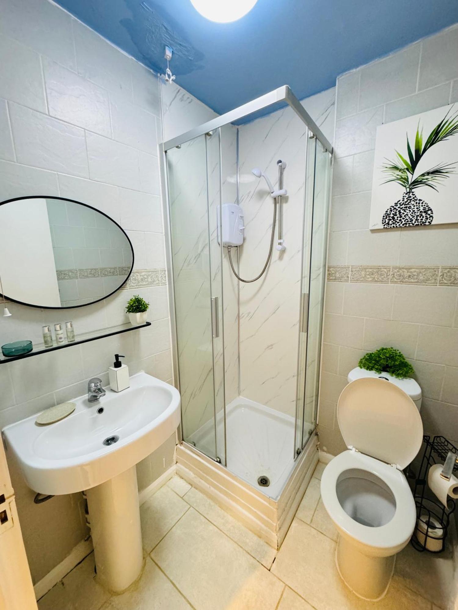 Private Studio Flat In City 1190 Londra Esterno foto